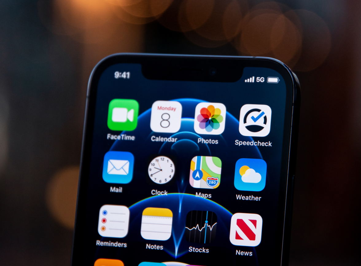 涧西苹果手机维修分享为什么 iPhone 12 在冬季会自动关机 